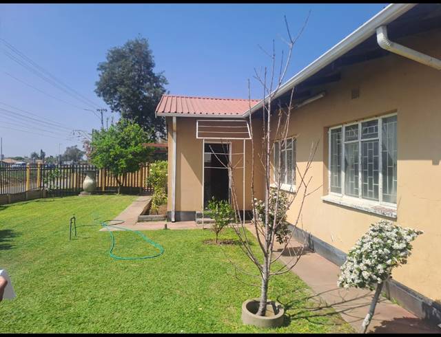 3 BEDROOM FREEHOLD FOR SALE IN RUSTENBURG NORTH